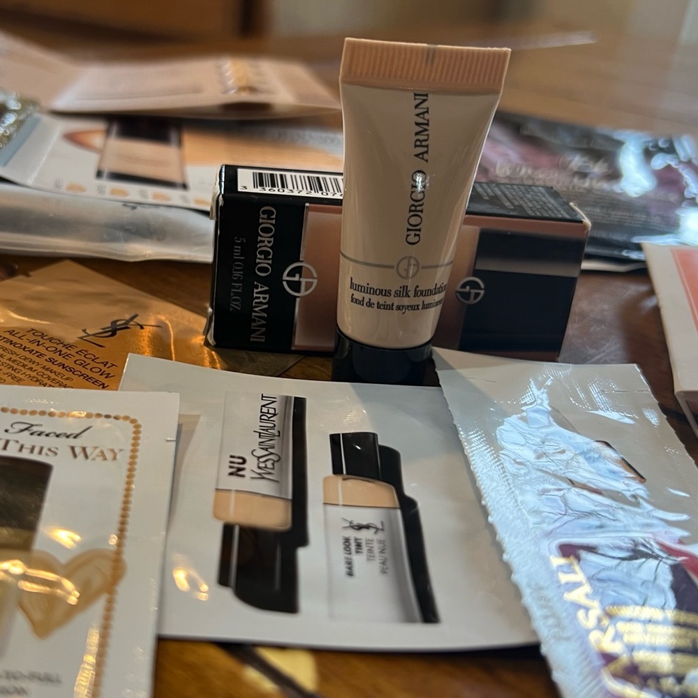 Deluxe Size Makeup Samples/Armani/Givenchy/Ilia/YveSaintLaurent/Kevyn Aucoin etc - Picture 9 of 10